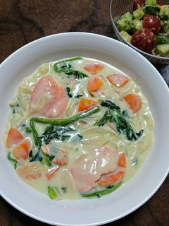 鮭とほうれん草と玉ねぎの甘旨クリーム煮-レシピのメイン写真