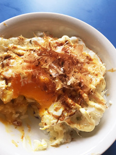 カツオマヨ醤油の目玉焼きごはん-レシピのメイン写真
