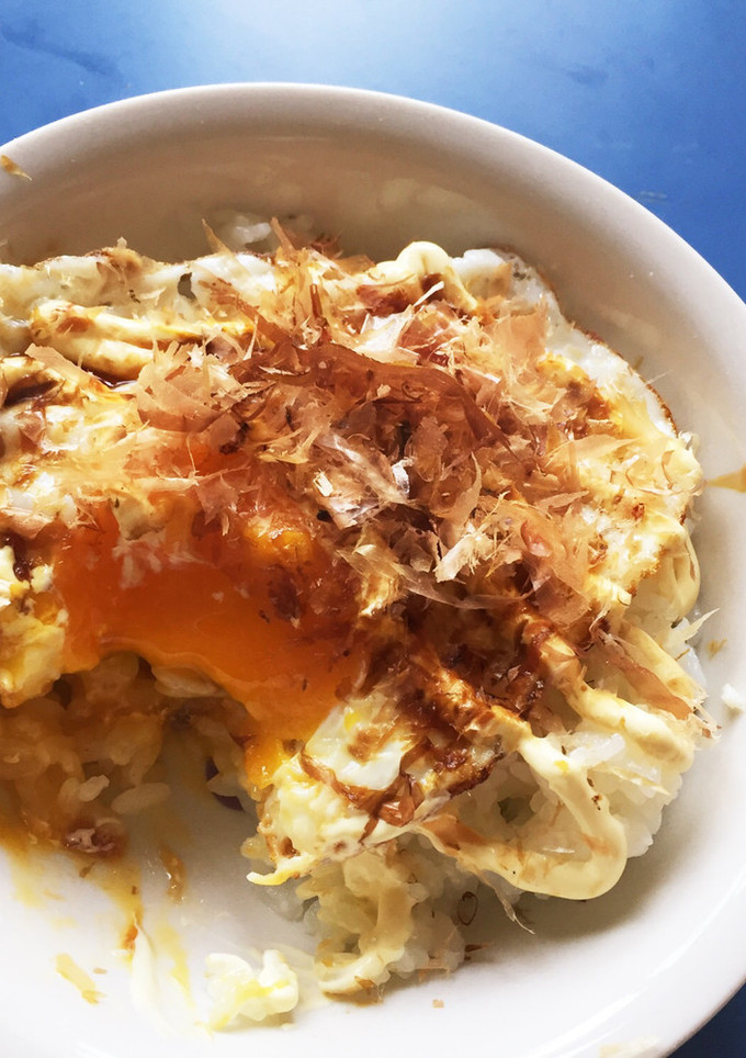 カツオマヨ醤油の目玉焼きごはん-レシピのメイン写真