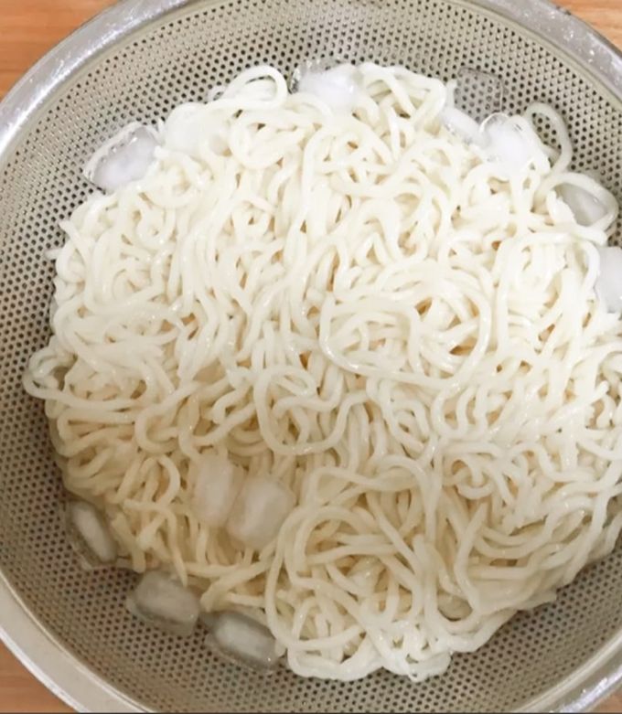小野式製麺機　【2507-06】 説明書コピー有り　冷たい麺にも◎ 2025年最新】小野式製麺機 1.3の人気アイテム - メルカリ
