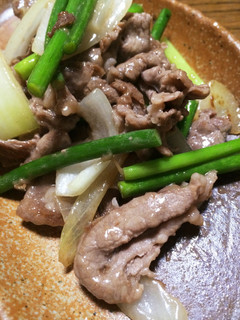 牛肉とニンニクの芽と玉ねぎオイスター炒め-レシピのメイン写真