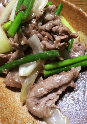 牛肉とニンニクの芽と玉ねぎオイスター炒め-レシピのメイン写真