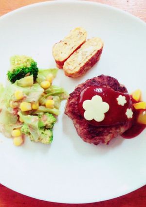 春のハンバーグプレート♡+.゜-レシピのメイン写真