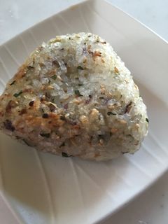 ゴマ油香る大葉とミョウガの焼きおにぎり-レシピのメイン写真