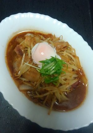 温玉トッピング！豚バラ肉のもやし炒め♪-レシピのメイン写真
