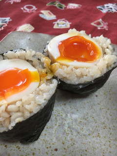 醤油炊き込みご飯と半熟煮卵おにぎり♡-レシピのメイン写真
