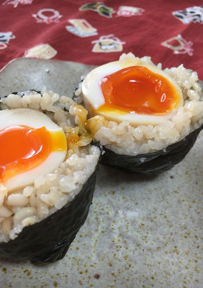 醤油炊き込みご飯と半熟煮卵おにぎり♡-レシピのメイン写真