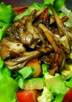 きのことアボガドカフェ風サラダ-レシピのメイン写真