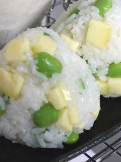 枝豆&チーズのおにぎり*:..。o○☆゚-レシピのメイン写真