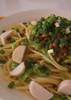 納豆とお魚ソーセージとキャベツのパスタ-レシピのメイン写真