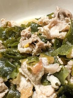さっと簡単 豚肉とワカメの梅煮-レシピのメイン写真