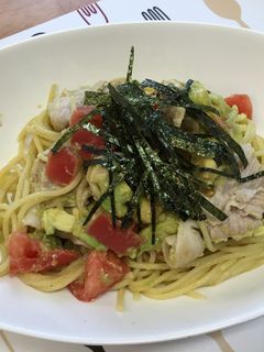 簡単混ぜるだけ!アボカドと茹で豚のパスタ-レシピのメイン写真