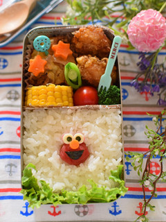 【キャラ弁】梅干しでエルモ弁当-レシピのメイン写真