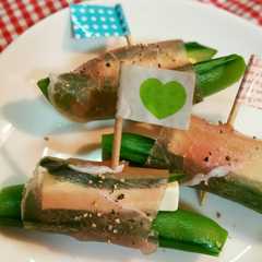 รูปของ スナップえんどうの生ハム巻き。