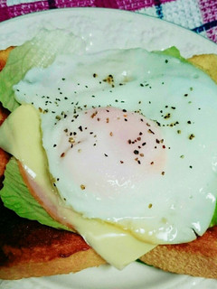 朝食にハムチーズで♪目玉焼きトースト-レシピのメイン写真