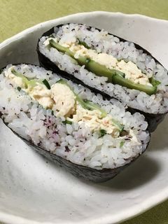 ゆかりと梅ささみのおにぎらず-レシピのメイン写真