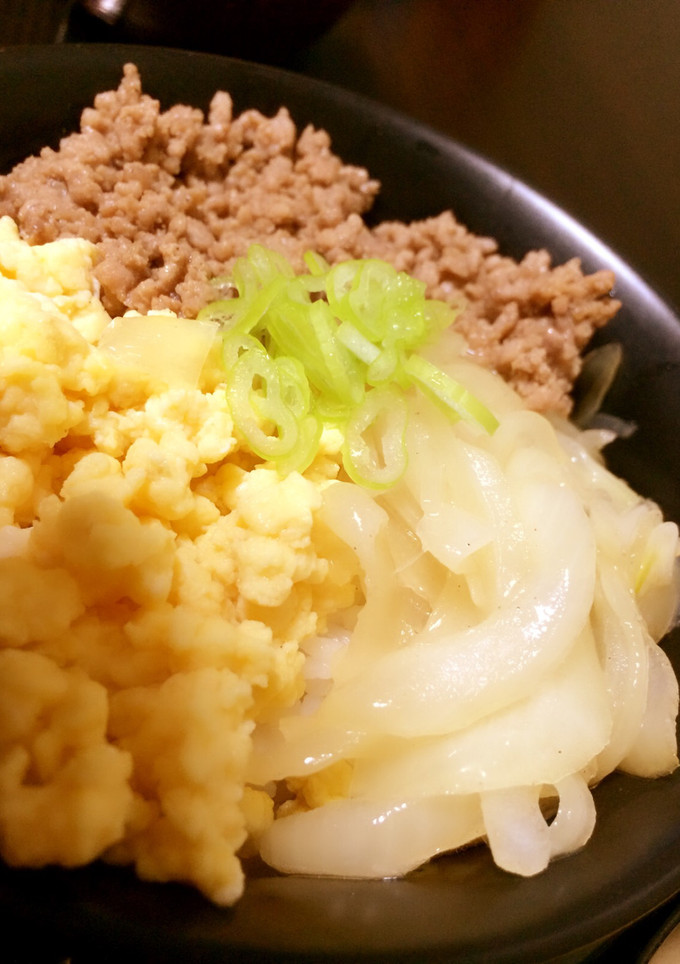 三色丼♡ひき肉と卵と玉ねぎで簡単レシピ♪-レシピのメイン写真