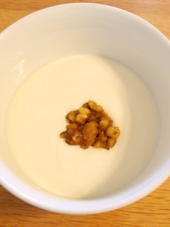 ヨーグルトにくるみ味噌-レシピのメイン写真