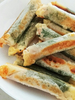 餃子の皮de☆チーズの魚肉ソーセージ巻き-レシピのメイン写真