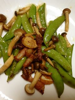 スナップエンドウとしめじベーコンの炒め物-レシピのメイン写真