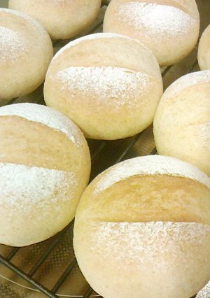 ゆっくり発酵・牛乳で作る全粒粉入り丸パン-レシピのメイン写真