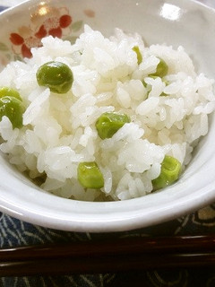 シンプル美味しい♪グリンピースで豆ご飯-レシピのメイン写真