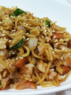 野菜たっぷりゴマ入りそば飯チャーハン-レシピのメイン写真