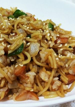 野菜たっぷりゴマ入りそば飯チャーハン-レシピのメイン写真