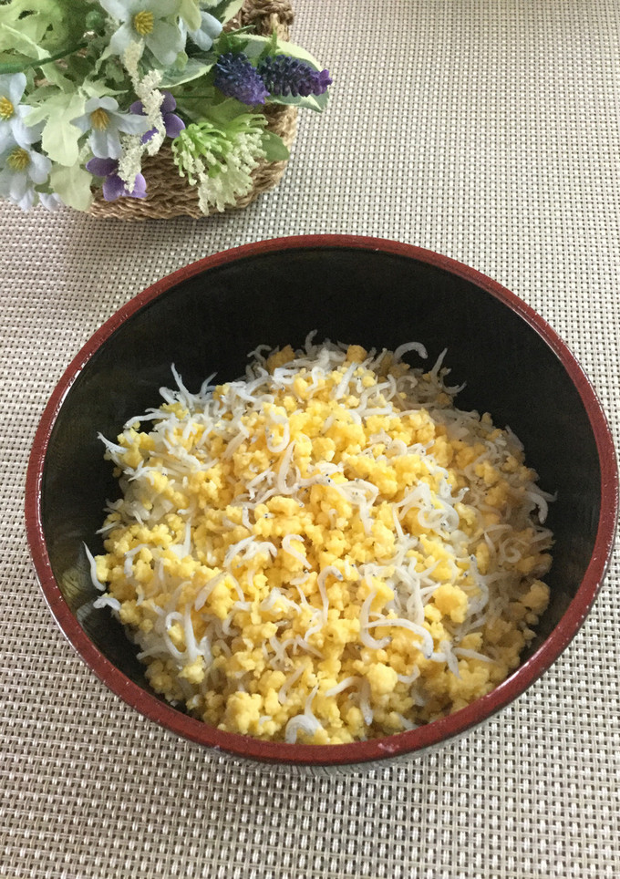 ちりめんと炒り卵のまぜまぜ丼♡-レシピのメイン写真