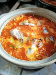 市販のスープで美味しい牡蠣キムチ鍋を作る-レシピのメイン写真