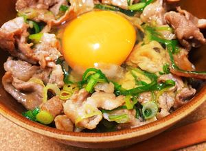 にんにく醤油香る♡豚肉とネギのスタミナ丼-レシピのメイン写真