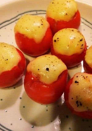 トマトの肉詰めチーズ乗せ-レシピのメイン写真
