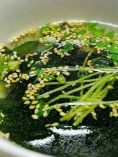 ◆材料に注ぐだけ♪ごま油香るワカメスープ-レシピのメイン写真
