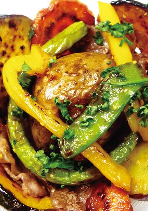 野菜でヘルシー「牛肉と焼き野菜のサラダ」-レシピのメイン写真
