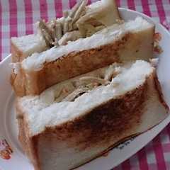 รูปของ サラダチキンのホットサンド