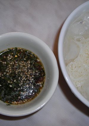 梅入りのつけ汁で食べるそうめん-レシピのメイン写真