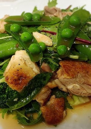 鶏肉と緑野菜たっぷりのボリュームサラダ-レシピのメイン写真