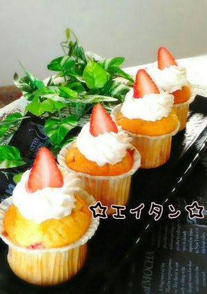 苺たっぷりジューシー簡単カップケーキ-レシピのメイン写真