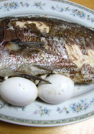 鯛の塩釜焼（お腹から大きな卵が？）-レシピのメイン写真