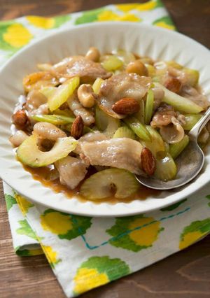 豚肉とセロリの はちみつナッツ炒め-レシピのメイン写真