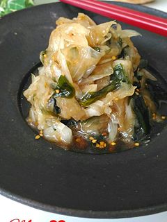 やみつき!新玉とわかめの中華風サラダ-レシピのメイン写真