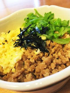 子供も喜ぶ簡単♡鶏そぼろごはん-レシピのメイン写真