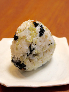 梅しらすわかめおにぎり-レシピのメイン写真