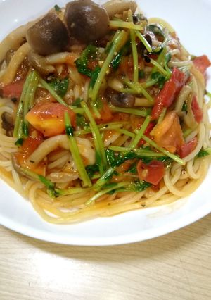 豆苗ﾄﾏﾄしめじパスタ-レシピのメイン写真