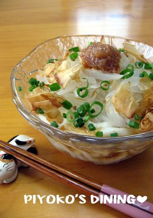 ぽん酢だしで❀ぶっかけ梅玉葱冷やしうどん-レシピのメイン写真