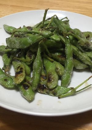 塩茹には飽きたかも★フライパンで焼き枝豆-レシピのメイン写真