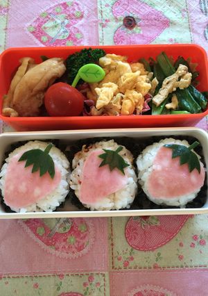 超簡単！のりカップでいちご弁当-レシピのメイン写真