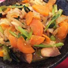 รูปของ 簡単！緑黄色野菜と鶏肉のカレー風味炒め☆