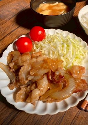 ご飯が進む!! 豚バラと玉ねぎの簡単生姜焼き🐷-レシピのメイン写真