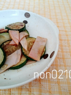 調味料は2つ!ズッキーニとハムのソテー-レシピのメイン写真
